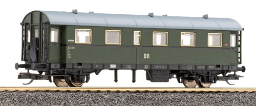 Passenger car 2nd class (completely redesigned model)<br /><a href='images/pictures/Tillig/13001.jpg' target='_blank'>Full size image</a>